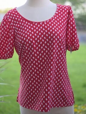 Red Printed Scoop Neck Women’s Top New No Tag